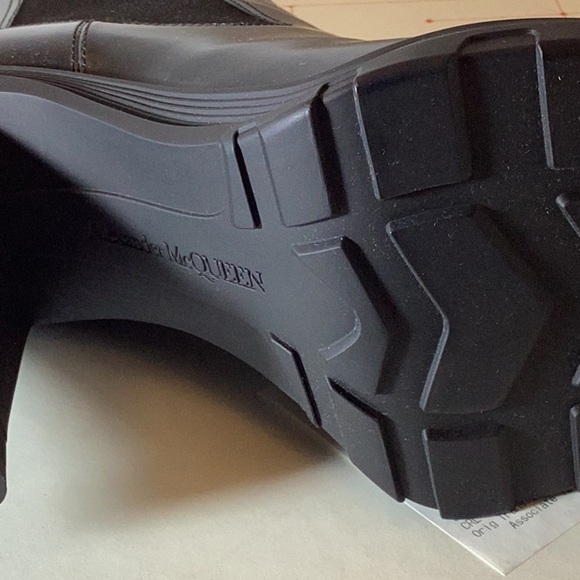 Alexander McQueen Womens Tread Heeled Chelsea Boot
Black - Picture 12 of 14